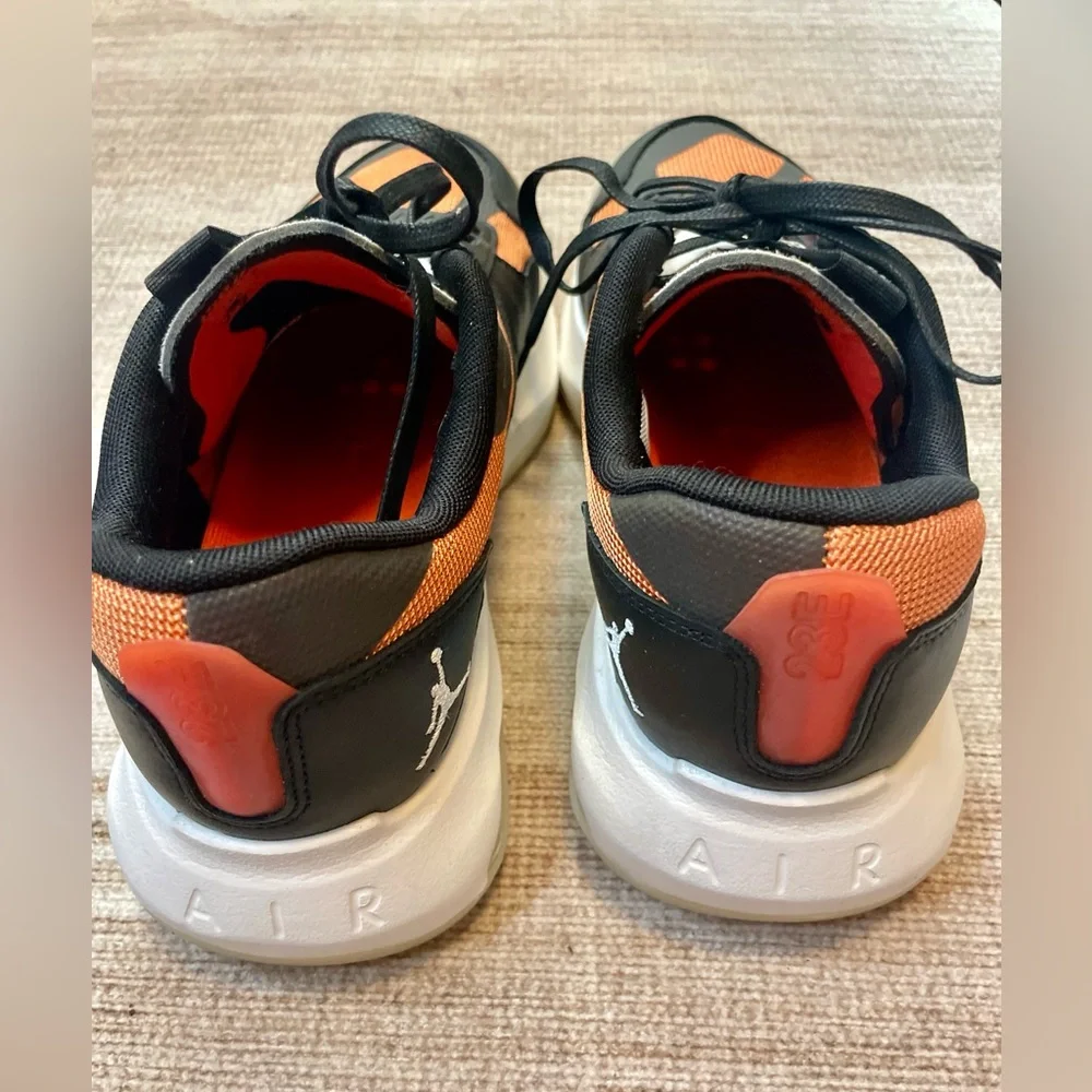 Air Jordan 200E Men’s 10 / Women’s 11 | Black & Curry Orange Sneakers | Like New